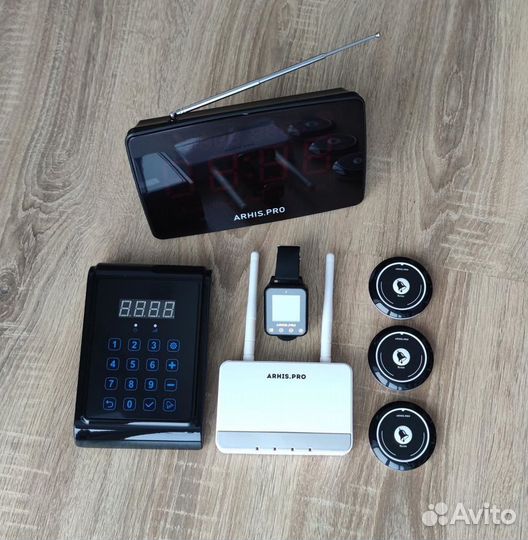 Система вызова: кнопка вызова официанта с часами