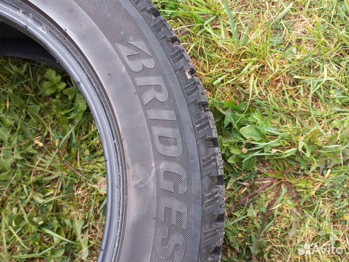 Bridgestone Blizzak Spike-01 235/55 R17