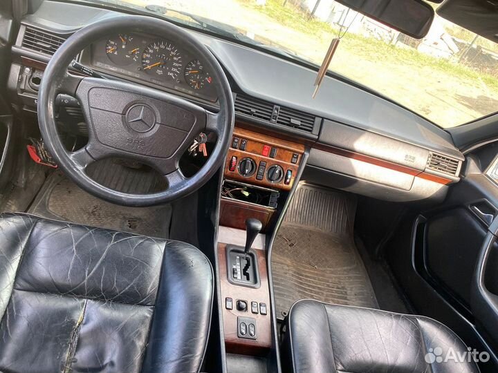 Mercedes-Benz E-класс 2.2 AT, 1994, битый, 365 000 км