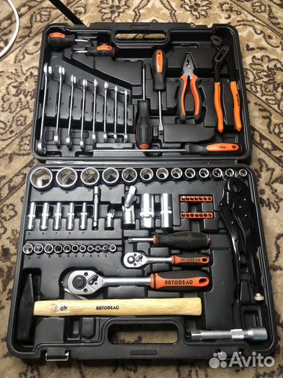 Набор инструментов для авто в чемодане