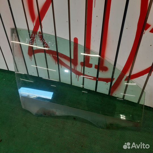 Стекло передней правой двери Renault Megane 2