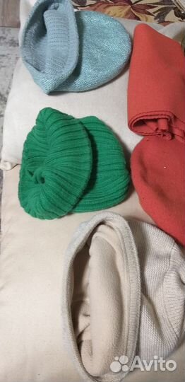 Женские вещи пакетом(шапки)