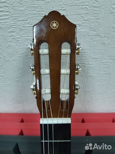 Классическая гитара yamaha c40