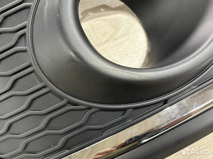 Накладка противотуманной фары правая