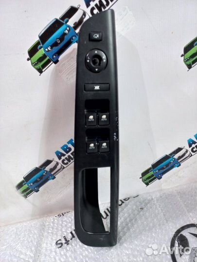 Блок управления стеклоподъемниками передний левый