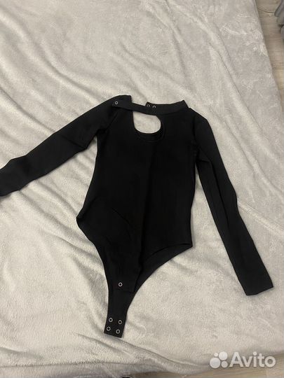 Боди с вырезом