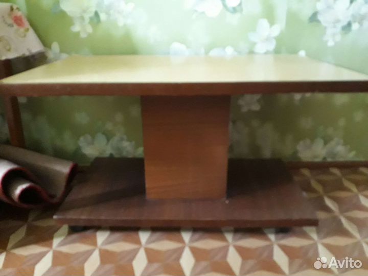 Журнальный столик на колесах бу