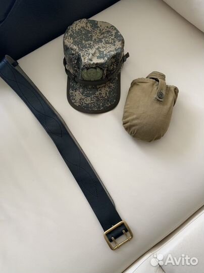 Уставная кепка, ремень, берцы и фляга