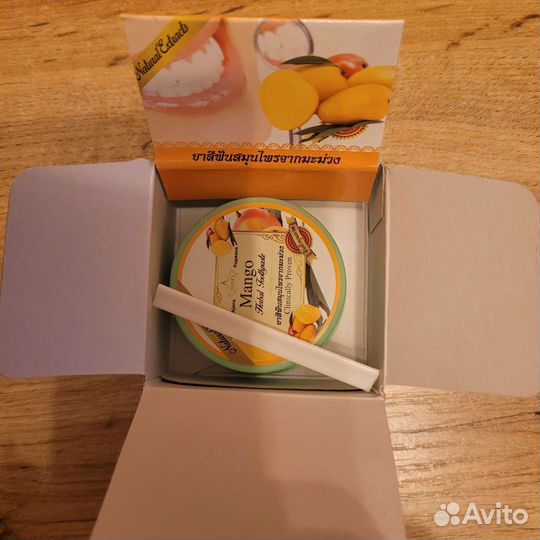 Тайская отбеливающая зубная паста Rochjana