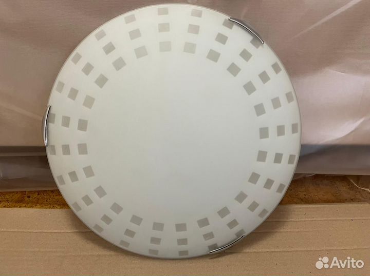 Светильник с плафоном на две лампы