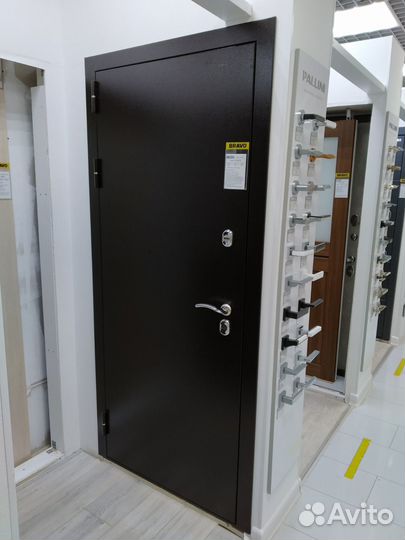 Уличная дверь с двойным терморазрывом