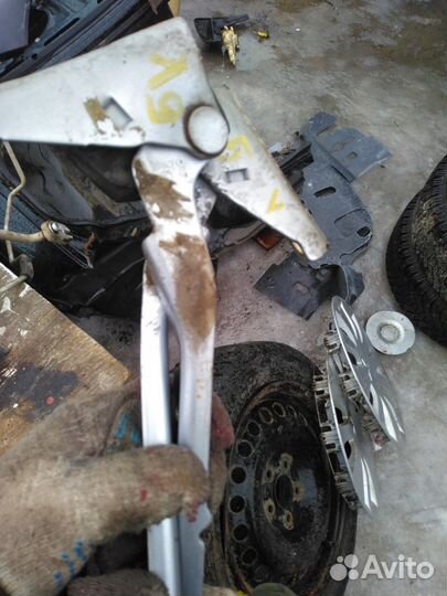 Петли капота Mitsubishi Lancer 9