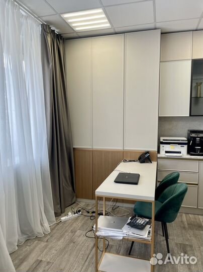 Шкаф и стол