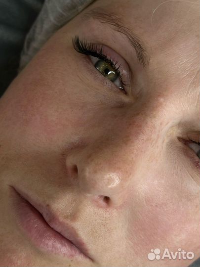 Модель на наращивание ресниц