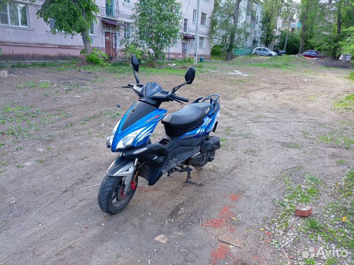 Скутер Omaks