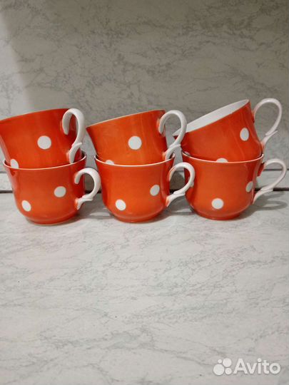 Кружка красная в белый горошек