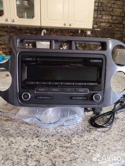Штатная магнитола на volkswagen tiguan