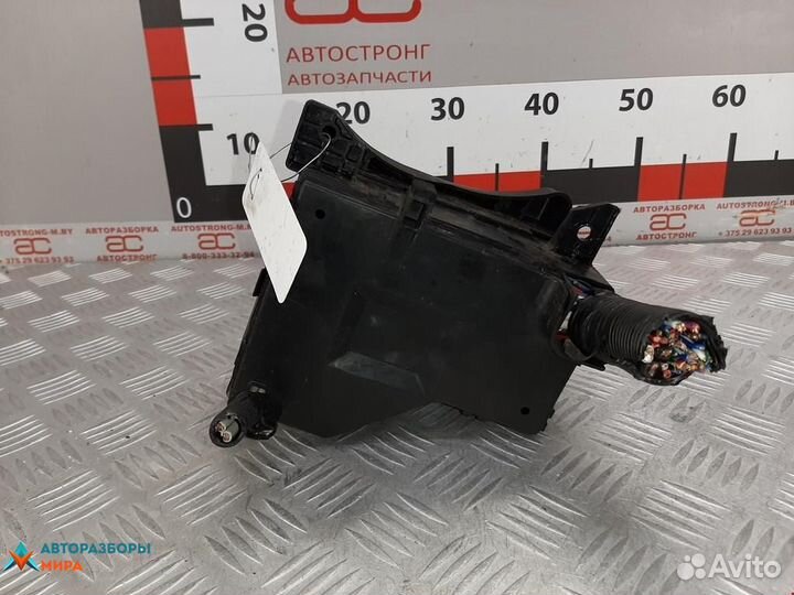 Блок реле Mitsubishi Carisma 1998 MR318749