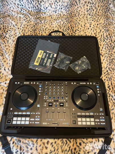 Rane four DJ контроллер