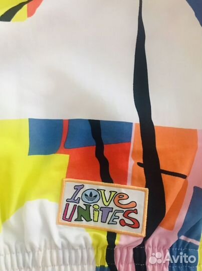 Ветровка adidas originals love unites wb