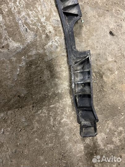 Направляющая левой фары opel insignia дорестайлинг