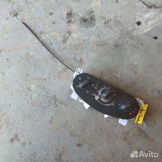 Блок управления отопителем Renault Sandero