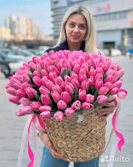 Тюльпаны в корзине цветы