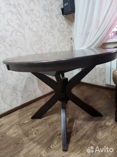 Стол из массива дерева