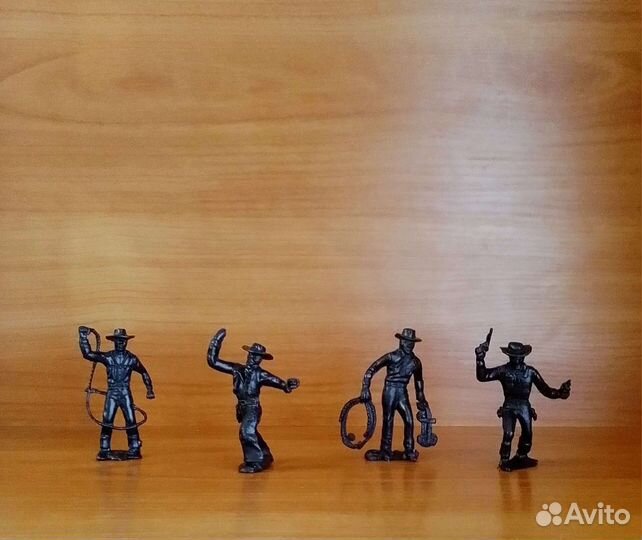 Фигурки Ковбоев из 90-х годов