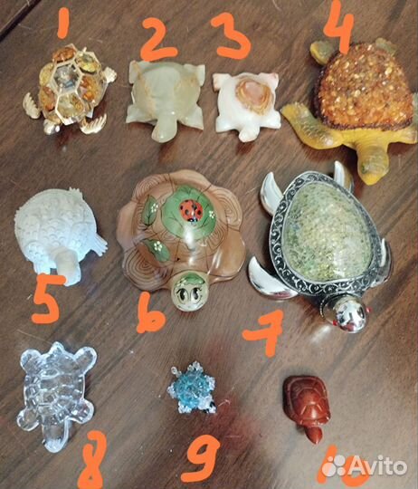 Фигурки черепах из натурального камня