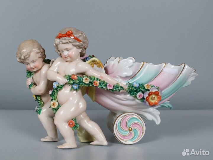 Старинная фарфоровая статуэтка. Германия