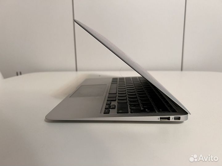 Apple MacBook Air 11 2014