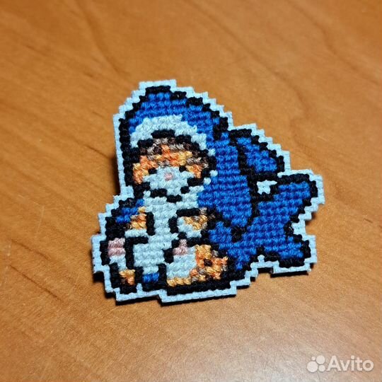 Значки и брелоки из вышивки на заказ