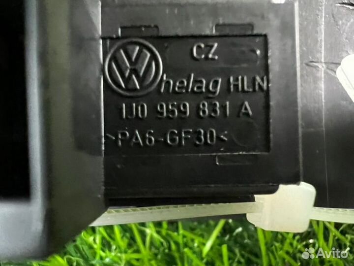 Кнопка открывания багажника Volkswagen Passat B5+