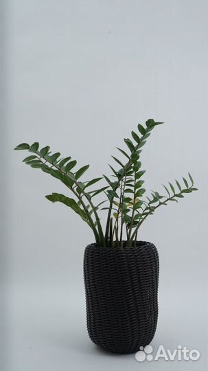 Кашпо из искусственного ротанга