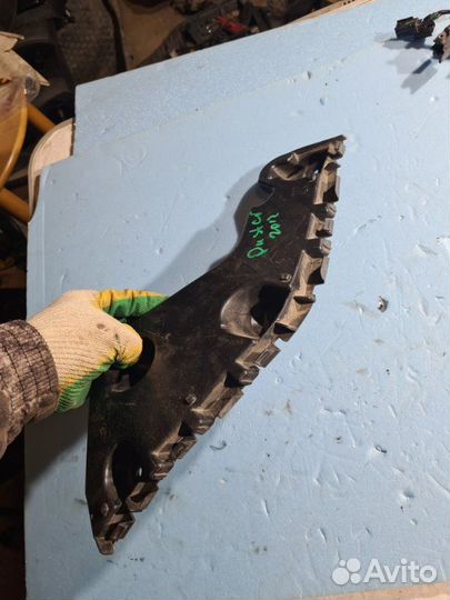 Крепление бампера заднее Renault Duster 2012