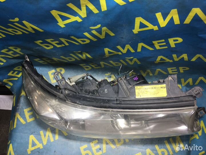 Правая ксеноновая фара Toyota Land Cruiser 200