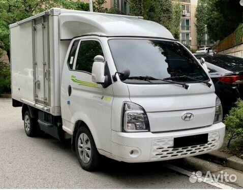 Водитель со своим Портер в ночь