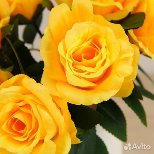 Искусственный букет цветов из 7 голов розы