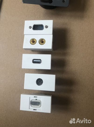 Сенсорные выключатели и розетки Livolo