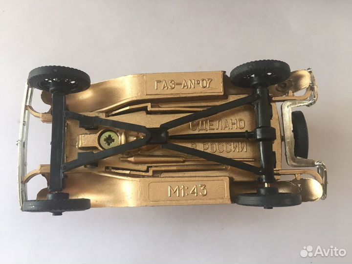 Модель газ-А 1/43 РФ в коробке