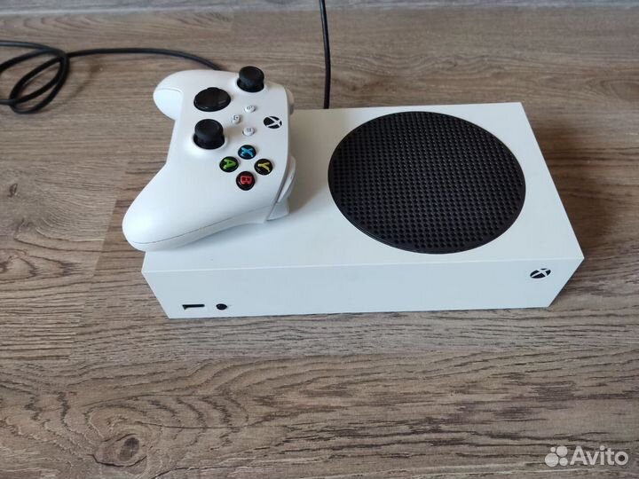 Xbox Series S почти новый