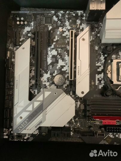 Материнская плата с процессором и памятью