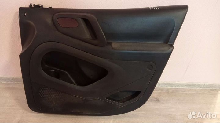 Обшивка двери правой Citroen Berling b9/Peugeot