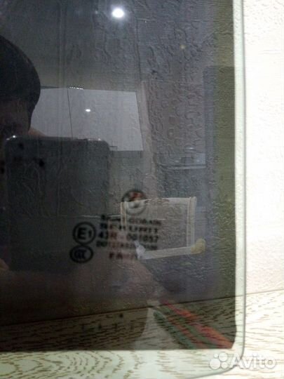 Стекло заднее правое BMW X3 2004-2010