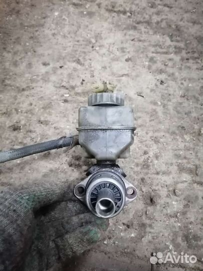 Главный тормозной цилиндр Volkswagen Passat b3/b4