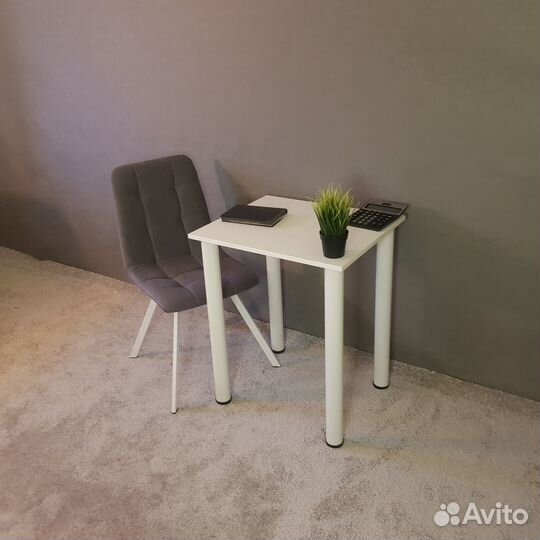 Компьютерный стол 60*50 см. Белые ножки