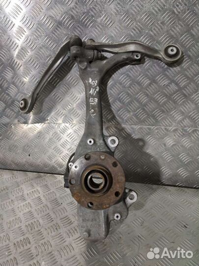 Кулак поворотный передний левый Audi A4 B7 (S4,RS4
