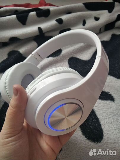 Светящиеся беспроводные наушники