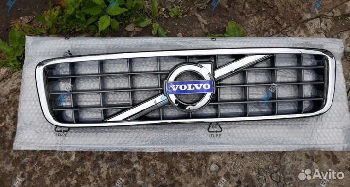 Volvo XC90 решетка с кругл знаком